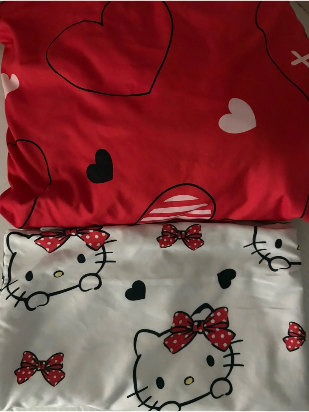 Hello Kitty 3 PC Reversible Red and White  Duvet Cover Twin Size.  Pillow Cases